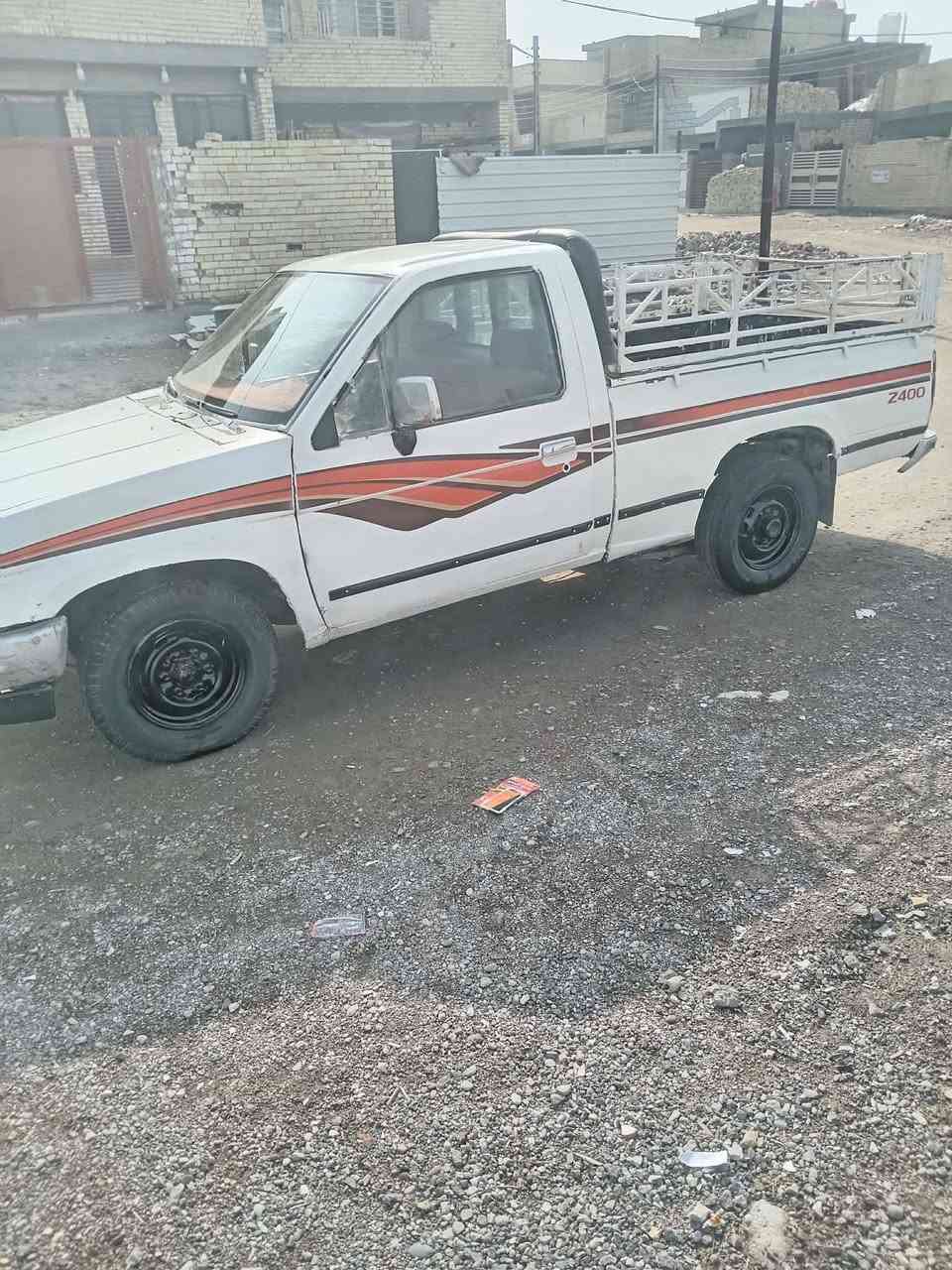 سلام عليكم نيسان موديل 92تك نضيفه محرك وكير وشاصي شرط من عدا صبغه جماليه مكفوله من اي عيب رقم مثنى راعيه يريد تحويل تريد وكاله اسويلك مكان سياره بغداد المين ***********رقم ***********السعر 30
