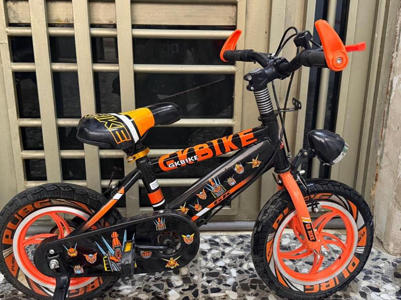 السلام عليكم 
اغراض للبيع كل صوره عليها السعر
الامكان الحسينية الأتصال ***********
