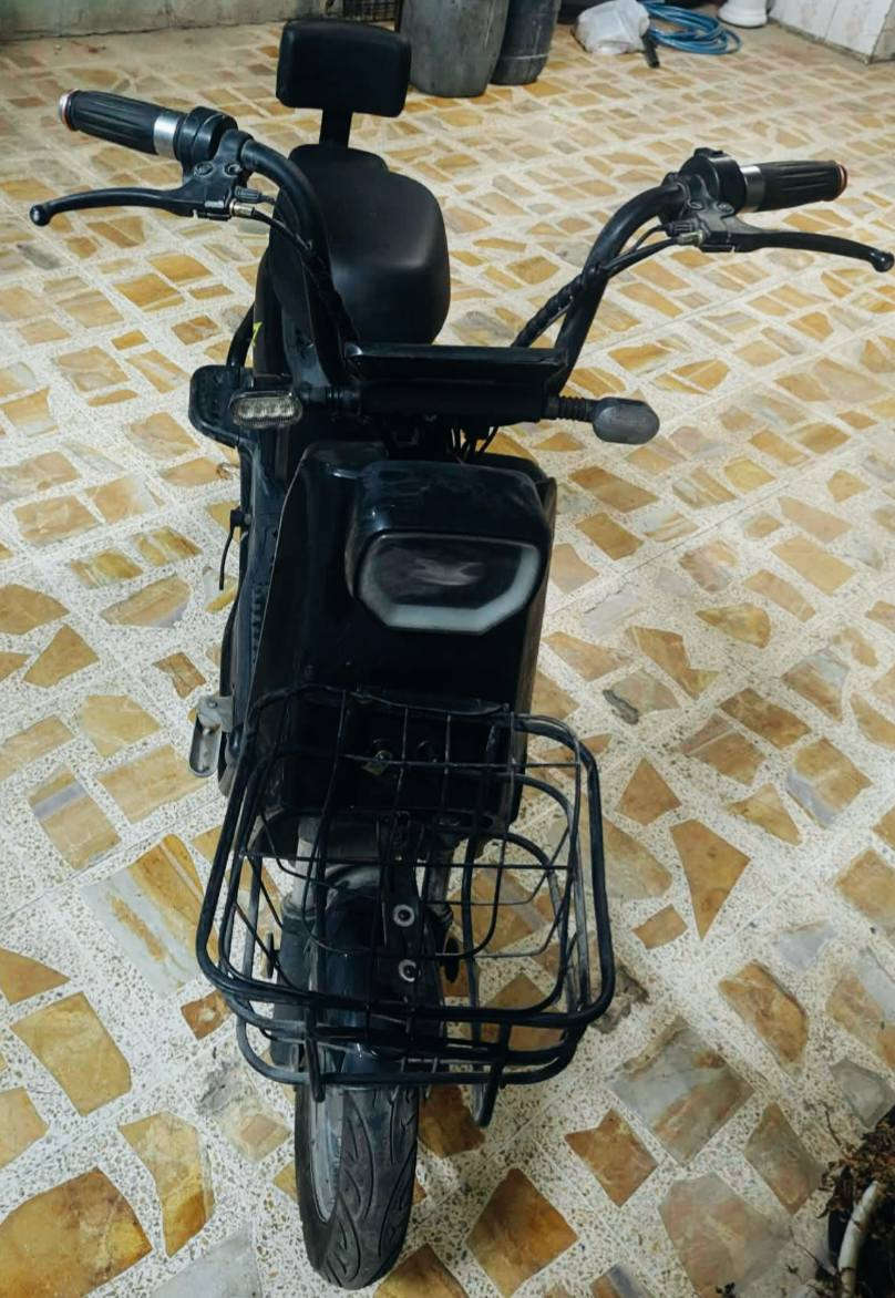 دراجة كهربائية مستخدمة كلش قليل السعر 375 ألف وبيها مجال . العنوان موصل حي البكر قرب جامع البديع للأستفسار
***********
