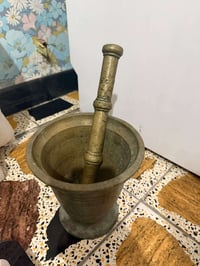 هاون للبيع مع يده وزن 7.2كيلو ثقيل للبيع سعر 200لف مكاني بغداديوجدتوصي...