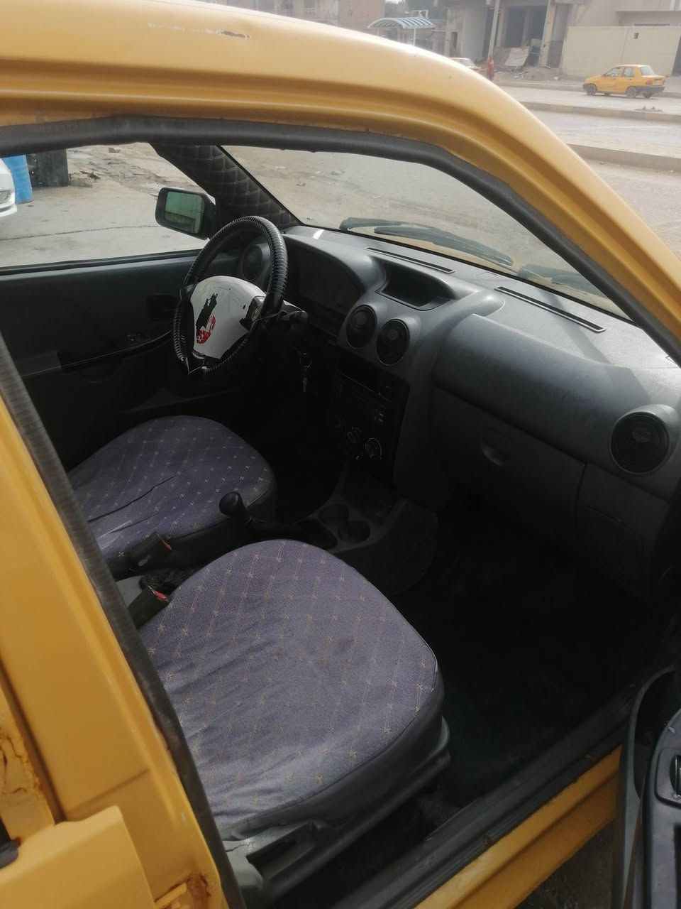 السلام عليكم سايبه للبيع موديل ٢٠١٥ رقم انگليزي. مكينه وگير وحداديه خير من الله حلوات وتخم تاير   تبريد كهربائيات شغاله. السياره مناقصهه شي  .

السعر ٣٢ 
مكان السياره الديوانيه

***********
