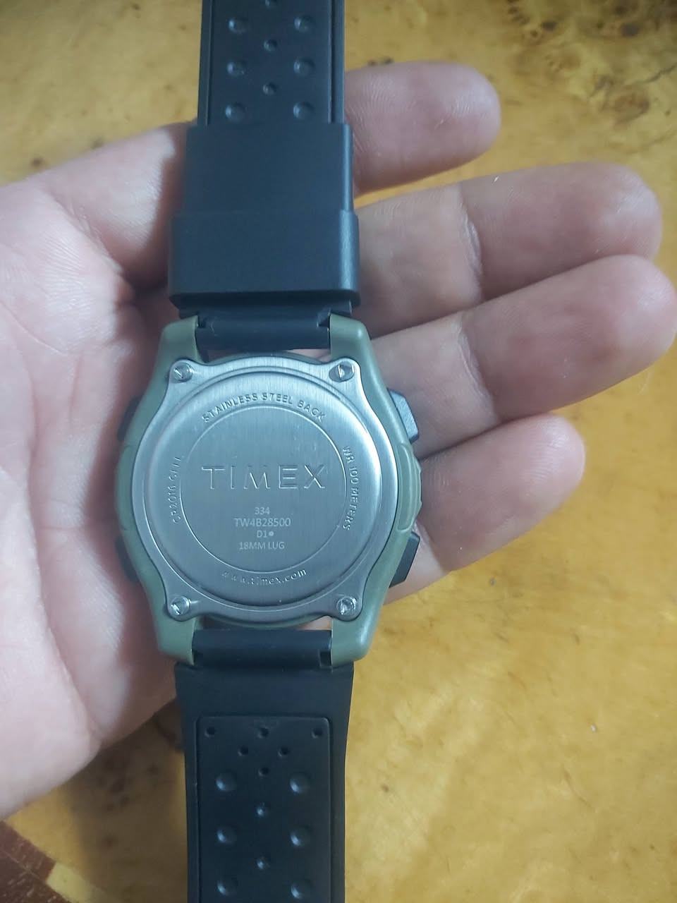 السلام عليكم 
ساعه تايمكس باله امريكي اصلي نضافه فول 100% 
كرونوغراف 100 ساعة
مؤقت عد تنازلي لمدة 100 ساعة
عداد 99 لفة
ضوء ليلي انديجلو 
وعرض طوال اليوم
مقاومة للماء حتى عمق 100 متر
سعر الساعه 65 ألف يوجد توصيل


**إذا كنت صاحب هذا الإعلان وتريد حذفه لأي سبب، رجاءا أرسل رسالة إلى الدعم الفني**