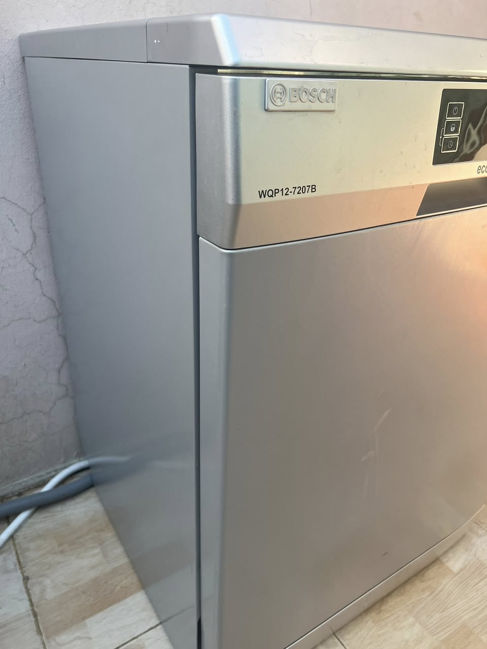 غساله صحون بوش اللماني جدا نضيفه  اي عيب ما بيه
جدا نضيف 3سلات و3 مرشات
***********
