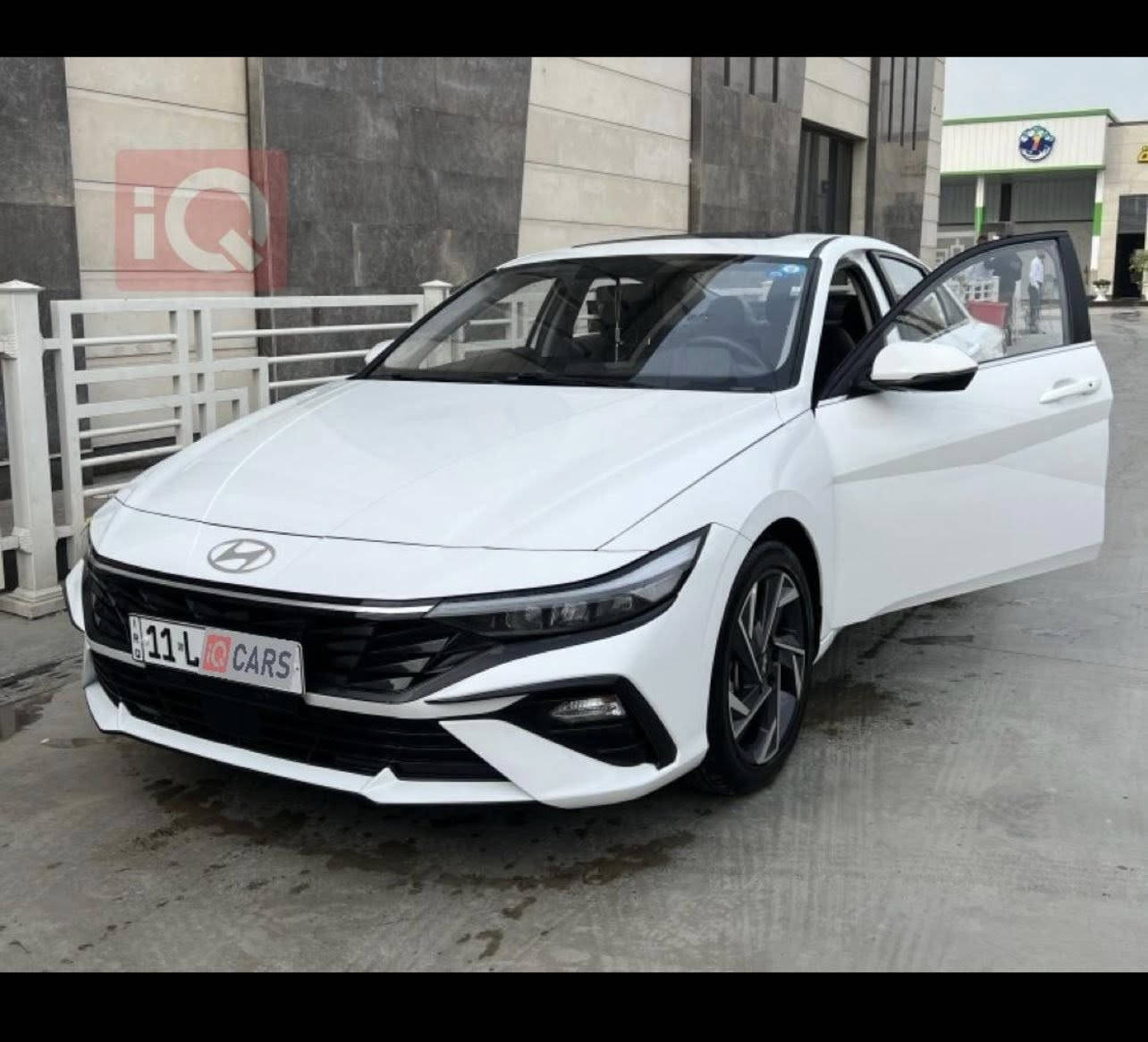 السلام عليكم هونداي الإنترا2025
سياره فول موصفات 
ردار امامي وردار خلفي 
داخل اسود 
محرك1500
ماشيه 7000كيلو 
***********
