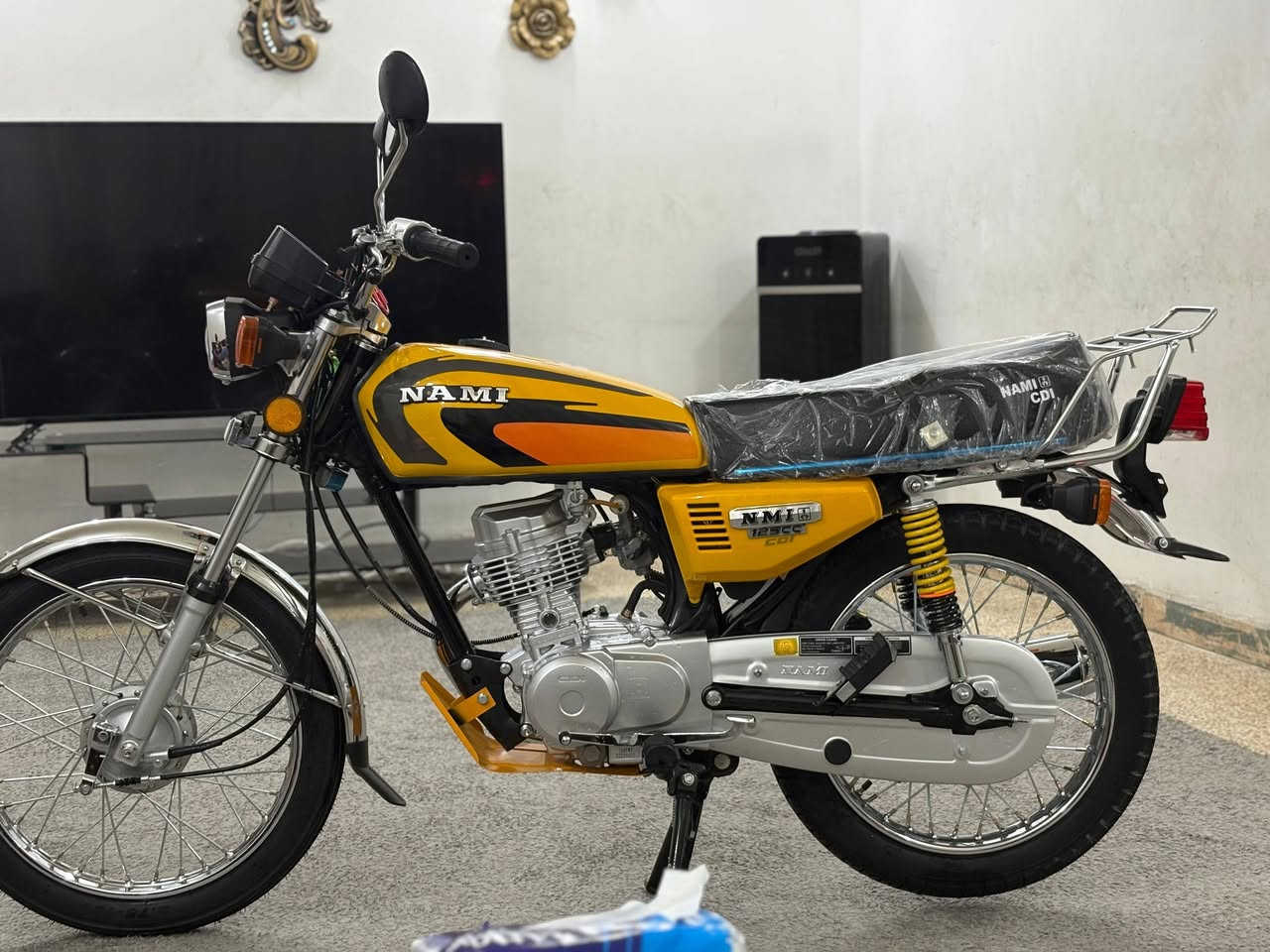 سلام عليكم دراجه للبيع تعمير الشاصي ١١ غراض كله اصلي برغي تجاري مابيه أوراق اصولي دراجه كفاله عامه السعر مليون 300 مكاني كوت ***********
