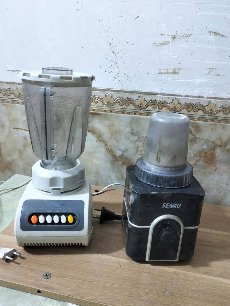 أغراض للبيع شغالات ع فحص مكان شعب نهايته الفورتات يوجد توصيل ***********
