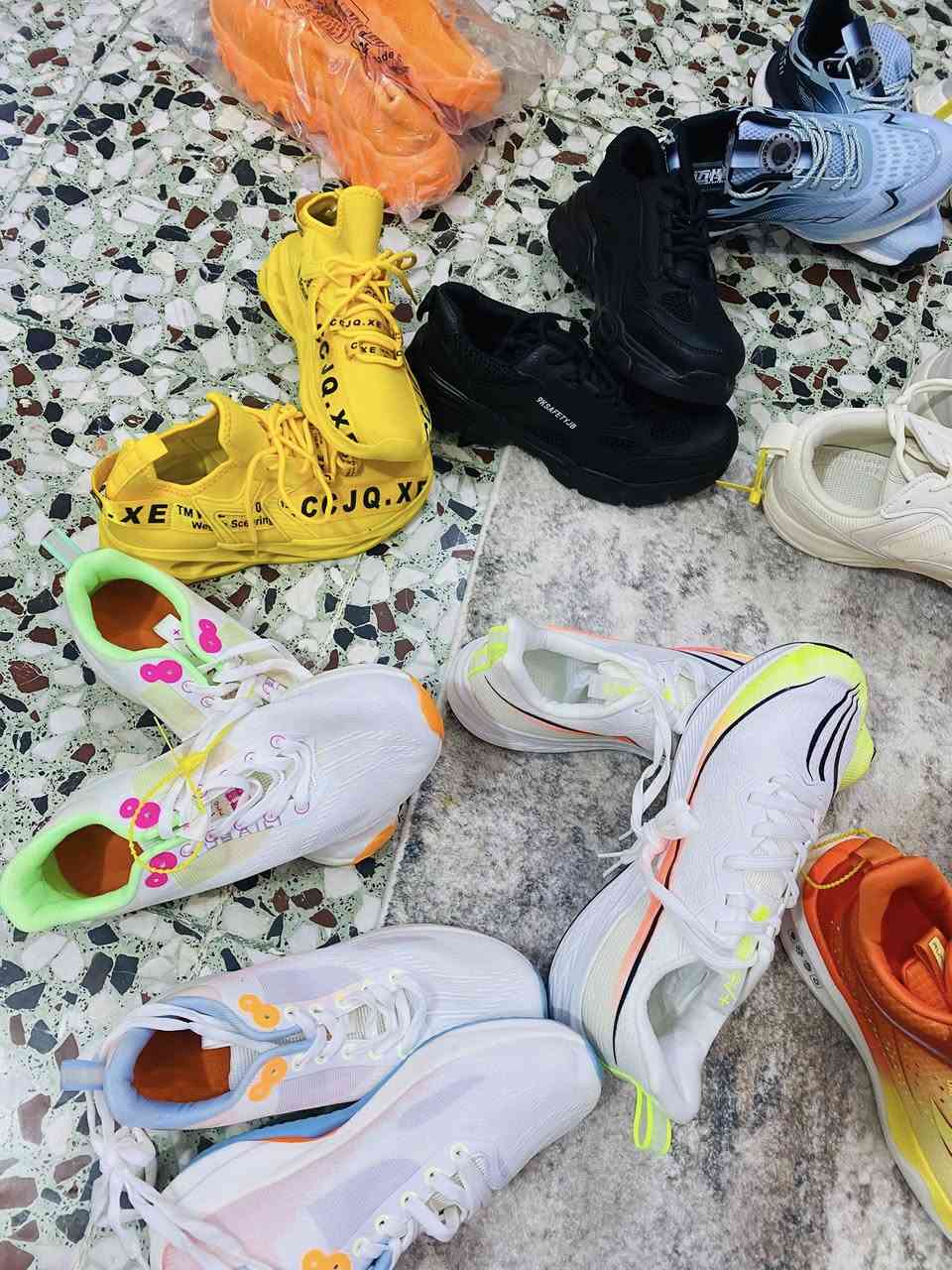 السلام عليكم ورحمة الله وبركاتة من رخصة الادمن 
 ♥️أحذية امزون مختلف القياسات تناسب جميع الأذواق وباسعار جداً🔥🔥🔥 مناسبة وكما موضح بالصور للتواصل على الماسنجر 🥰🥰 اهلاً وسهلاً بكم


**إذا كنت صاحب هذا الإعلان وتريد حذفه لأي سبب، رجاءا أرسل رسالة إلى الدعم الفني**