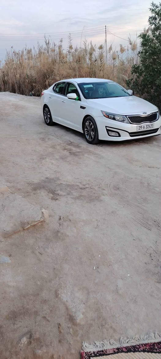 اوبتيما وارد أمريكي 2015 السيارة كارتون بمعنى الكلمة ماشيه 120 الف ضربتها فقط جاملغ جهة السائق ومبدل والباقي ليبل واحد للاستفسار *********** 
مكان السيارة ذي قار الشطرة بسمي وسنوية لل 2029 الشطره, ذي قار
