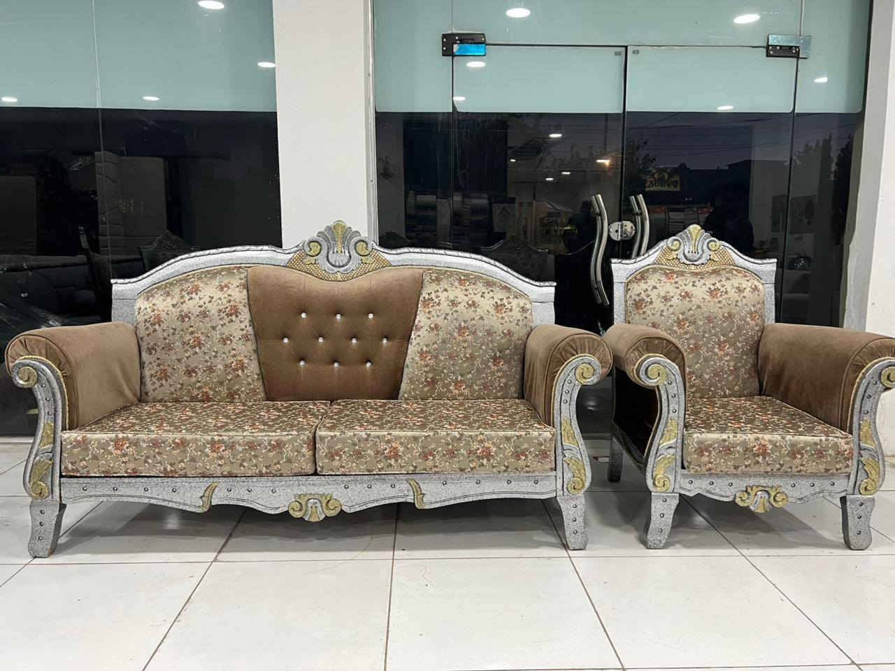 طخم قنبات ملكي10 نفرات  مستعمل كلش نضيف سعر   350 الف العنوان دهوك زركا استفسار برقم ***********واتساب
