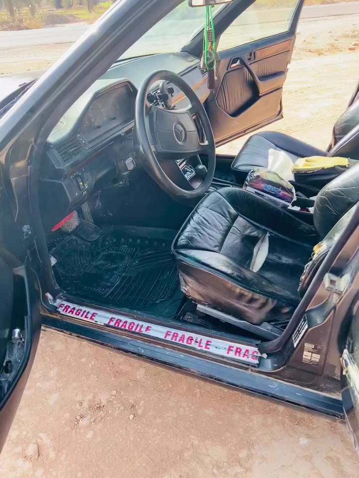 مرسيدس دب موديل ٩٢
رقم بغداد 

السعر ٥٤  ورقه وبيها مجال 

***********  متوفر واتساب
