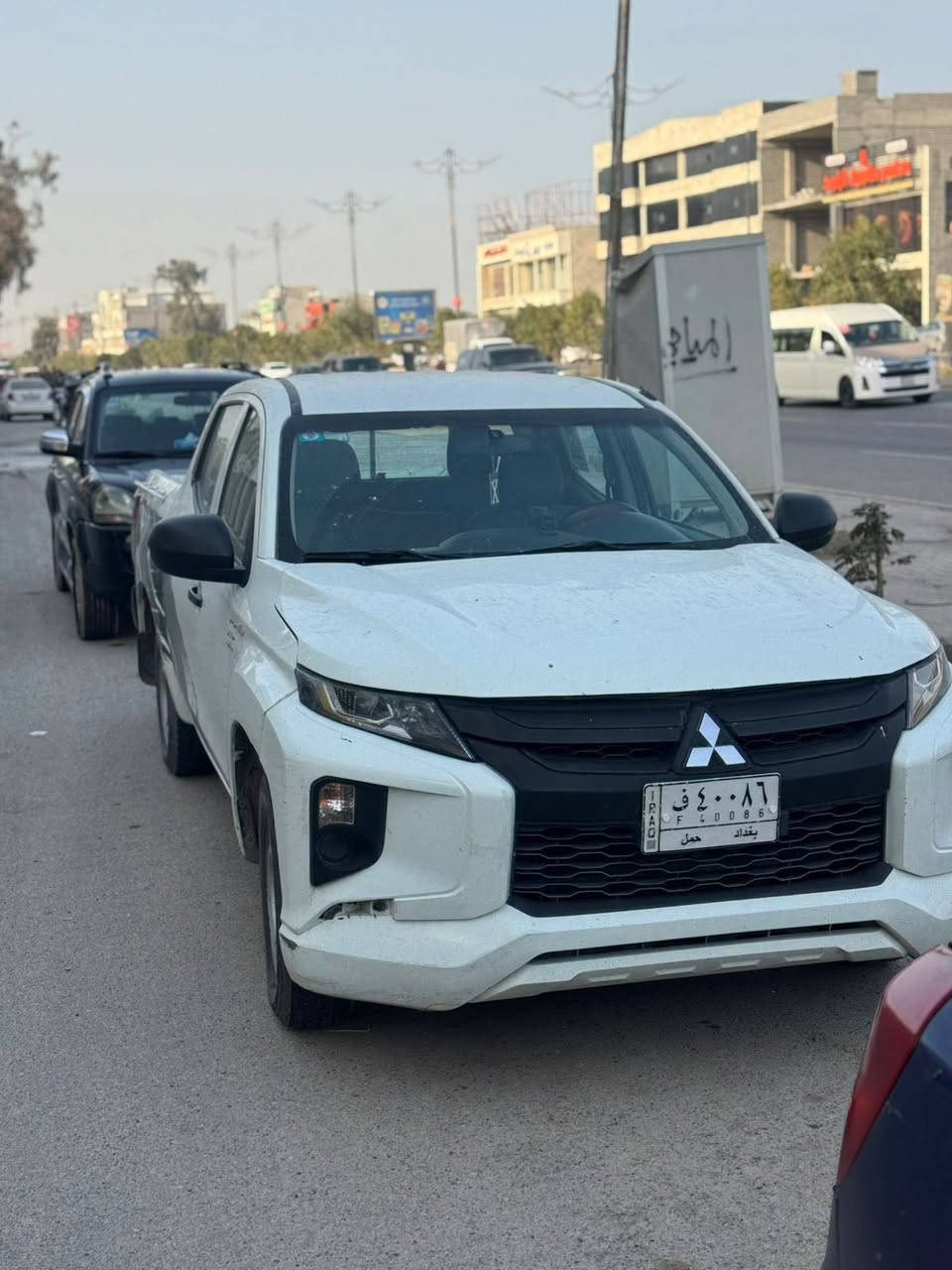 السلام عليكم 
للبيع بيكم متسيوبيشي موديل 2022 رقم بغداد ناصية
كير عادي بيها جامرلوغ وبنيد لا لغد ولا شاصي وبيها بعض الشخوط الخلفية ماشية 100 الف  
السعر 138 
للاستفسار الاتصال ***********
