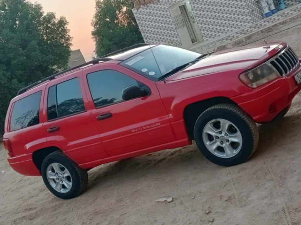 الي يدور نظيف وبلادي وحاهزه بل عافيه عل الي ياخذها جيب لاريدولمتدد  موديل 2000 لمتدد بدون رباكات سليمه كفاله من صبغ العام وضربه قويه مكينه 6 بلادي كفاله هيه ولكير وتبريد ثلج حداديه كهربائيات جاهزه شرط نظافه رقم شمالي نكليزي بسمنا سنويه 28 كسنات وره ولمداد جددد بعدهن بضمان كير قبل شهرين شدينا سياره جاهزه من كل نواحي  رقم***********واتساب مكلف بنشر  مكان سياره ديوانيه  سعر 70 ترهم مراوس حسب قناعه  بيها مجال بصيط
