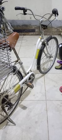 للبيع السعر ٧٥ مال حاوية الحجم ٢٦ كامل ما ناقصه شي للاتصال ٠٧٨١٨١٦٢٧٦٧...