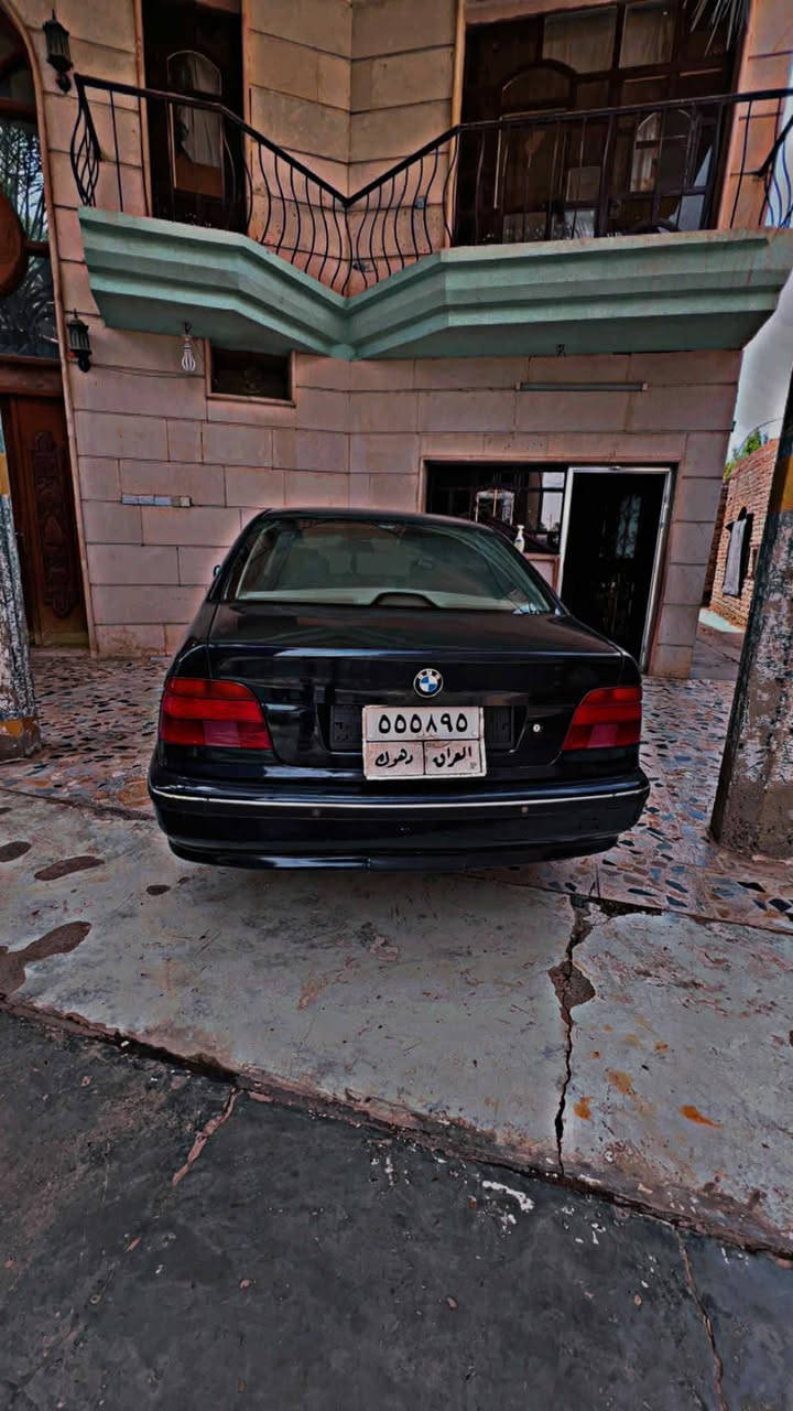 السلام عليكم جميعآ 
صقر موديل 2000 رقم دهوك دبل فانوس كير مكينه خير من الله صدر تقريبآ يرادله شويه شغل تخم تاير غرفتها مغلفه شاموا قهوائي ويه لون الكشنات والدشبول تحويل ثاني يوم ب 93 وعليها غرامه 4 ورقات مخصومه من السعر *********** مكان صلاح الدين
