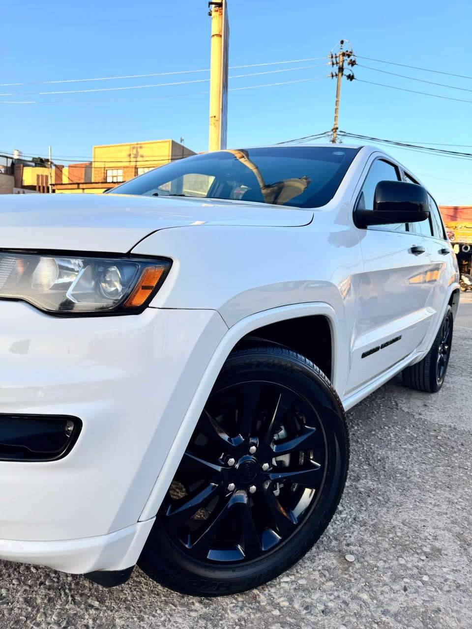 جيب بلاك توب موديل 2019 مواصفات بلاك توب معروفه بيها نص جاملغ صبغ فقط ضررها من امريكا وهنا صار بيها تعديل شبر فقط مع كارت تكحيل سيارة جديدة وعليها ادامه كاملة من كل نواحي باسمي وصور السونار مرفق مع الصور 
مكان السياره/ كركوك
للأستفسار/ *********** كركوك, العراق
