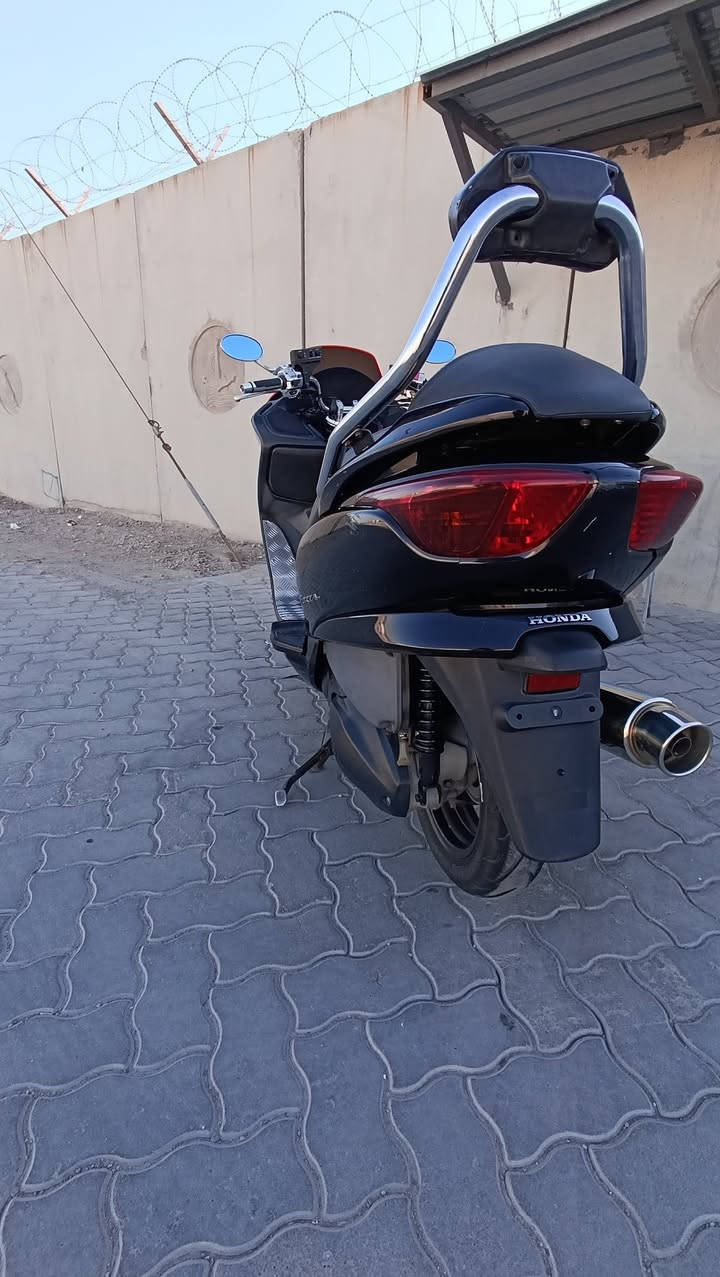 08 مكفولة من كلشي ماشية 20 الف يعني اخت الرمبة، مكاني بصرة
وكلشي شغال نظام ABS
والجناي يعرف مواصفاته 
ما اريد اكثر حچي الصور تحچي 

السعر 12 ورقة قفل ما اتناقش بي 
لأن ما متوازي على بيعتها دراجة خير من الله ما تعجبك اعبر المنشور والله يرزقك بالأحسن منها
***********
