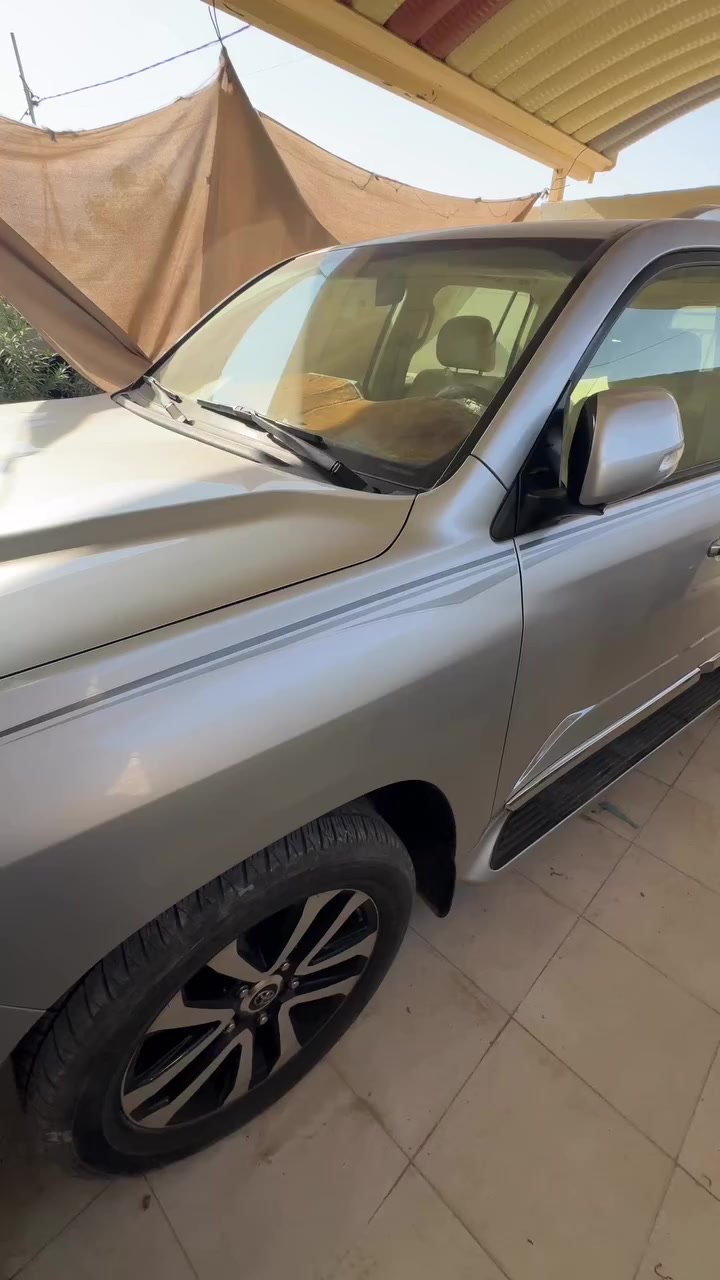 لاندكروز 2019 GXR   كراند تورنك
٦ سلندر  رقم بغداد انكليزي بأسمي كفاله عامه عدا pdr كد اشبر جاملغ خلفي السيارة على وضع الشركة سياره ماشيه (100 ) الف كيلو حقيقي شرط الفحص
محرك + گير بشرط ما مفتوح 
تحكم جهتين سلايت روف كشن السايق 3 دكم وكرسي السايق 2 حساس خلفي و امامي ٥ بصمات كاميرا  خلفية 
 8 ايرياك داخل جلد بيجي 
مري شفط قلاب  صندوق كهرباء 
للاستفسار الاتصال بالرقم ***********
