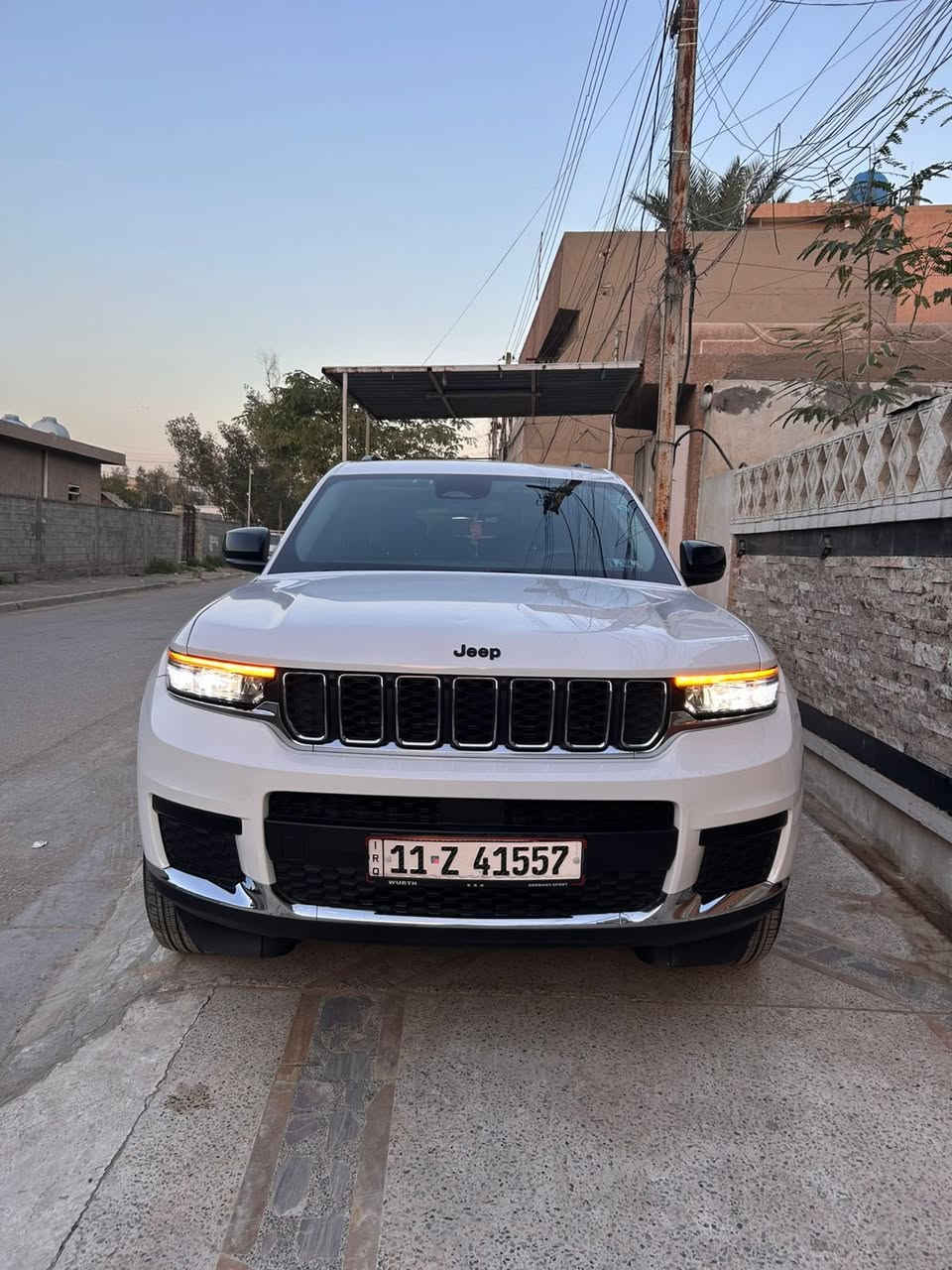 السلام عليكم
جيب كراند شيروكي الشكل الجديد
الموديل  :  2023 وارد امريكي
الحادث بصورة مبدل بنيد ابلادي وجاملغ ابلادي ودعامية ابلادية يعني سيارة كفالة عامة من الصبغ تصليح السيارة درجة اولى 
* المحرك   :  3600  6V
عداد السيارة : 1800 ميل
٧ راكب كشن منفصل 
* كاميرا خلفية
* دفع رباعي
* قيادة ذاتية عند المنعطفات
* رادار امامي مانع تصادم
* تحذير الخروج عن المسار
* نظام التوقف الآلي
* تحذير النقاط العمياء
* نظام تحذير عند المنعطفات
* نظام تقليل الضجيج داخل المقصورة
* شاحن موبايل واير ليس
* مرايا تعتيم ذاتي
* نظام الصوت من البينا 11 سماعة
* شاشة كبيرة 10.1 انج
* نظام الخرائط   GPS
* لوحة القيادة دجتال  بقياس 12 انج
* المصابيح الأمامية زنون
* كشافات ضباب
* دخول ذكي
* انارة محيطية
*
* المقاعد الأمامية كهرباء
* 
* حساسات خلفية
السعر 285
المكان البنوك 
***********
