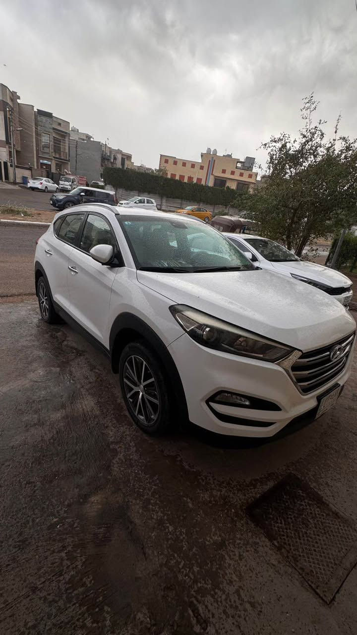 توسان خليجي عداد160كم بيه خشم البنيد ول صندوق شبر بارد فقط +حالوب خفيف سياره ممتازه كير ومكينه شرط. رقم بغداد خصوصي.  سعره 160 وبيه مجال رقم *********** بغداد, العراق
