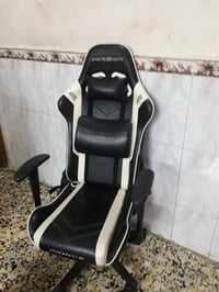 كرسي • نظيف • للبيع
