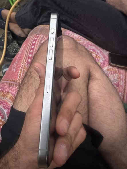 15 نضيف للبيع بطارية 89  كرتونته ويا لمساحه 256 لستفسار ***********
