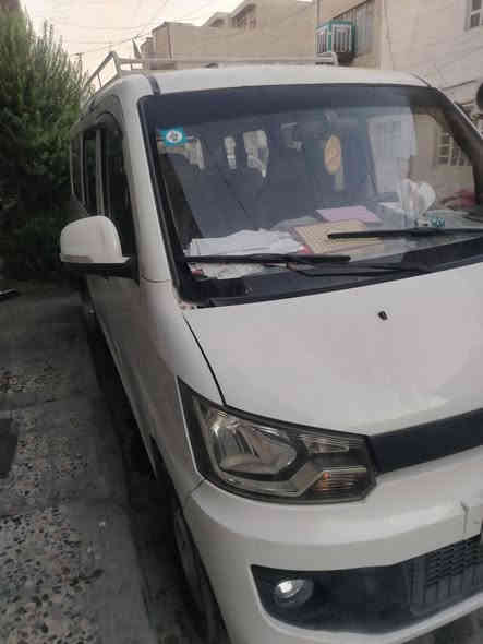 عندي سياره فاو خشفه لبيع السياره حره رقم انكليزي *********** مصفره من الهيئة وضريبه السعر ٤٧ وبيها مجال
