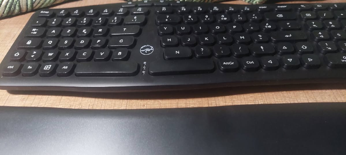 كيبورد مريح 
وبيه خصائص واضحة بلصور 
ب١٥ على أول تم


**إذا كنت صاحب هذا الإعلان وتريد حذفه لأي سبب، رجاءا أرسل رسالة إلى الدعم الفني**