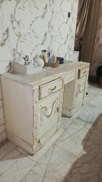غرفه اخشاب كامله 5 ابواب وزاويه وميز تواليت وجربايه مستعمله الاستفسار ...