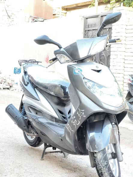 السلام عليكم  دراجه سكنس نوزل موديل 2009 دراجه كلها بلاديه ختم واحد ويا الماكينه كهربائيات كلها شغاله جيب فيتر وافحص سلف هندر العنوان مدينه الصدر تقاطع العوره استفسار على هذا الرقم***********
