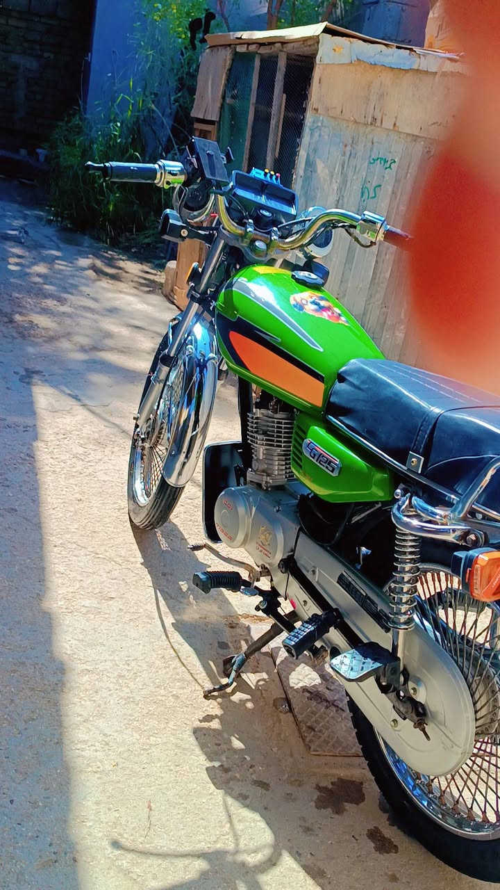 السلام عليكم عارض دراجه للبيع وراق وصولي موديل 19 دراجه كامله محرك نضافه جدامك سعر خاص تواصل ***********
