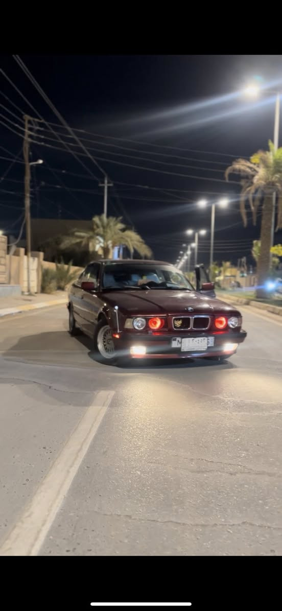شلونكم حبايب bmw 1992 مسكر عدل اصل سياره نضيفه كفاله صبغ فقط بدون ضربه سعر السياره 65$ التواصل ***********
