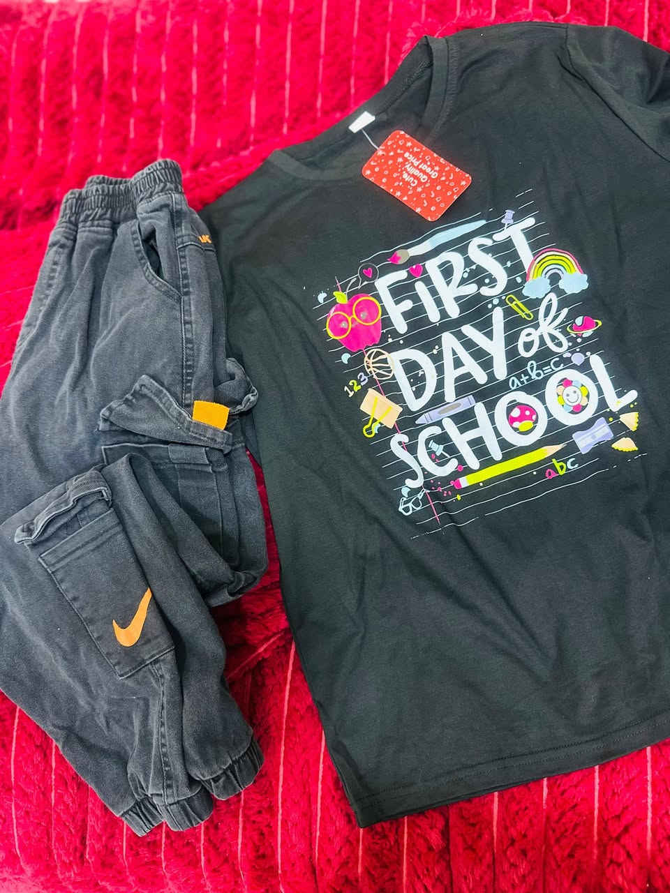 السلام عليكم ملابس اطفال كل. لبسه داخل المنشور سعرها ١٠ الاف وتوصيل داخل الناصريه فقط الي تريد تحجز تتواصل ع الرقم ***********
