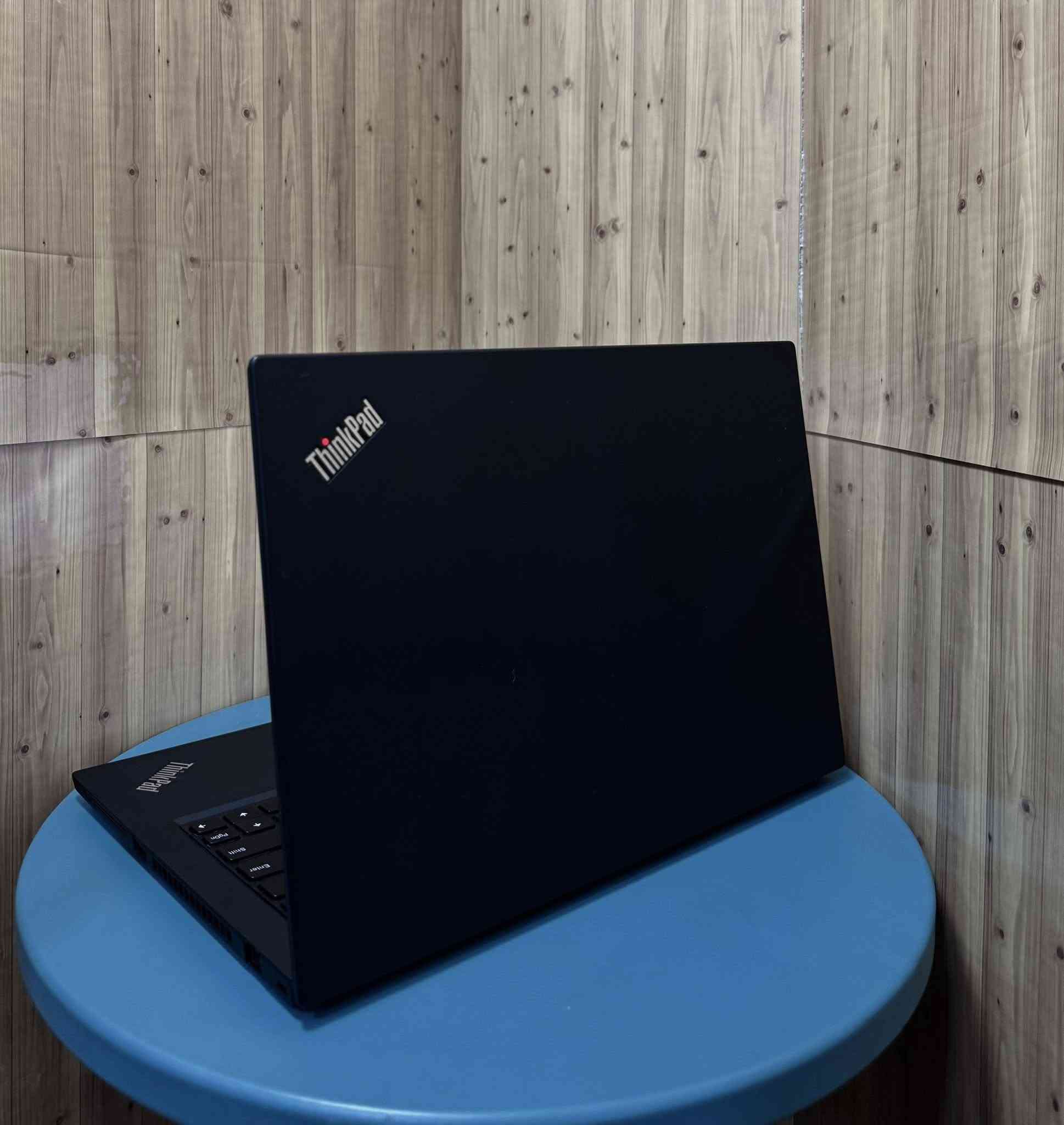 ‏Lenevo thinkpad
‏T490
المعالج core i5 جيل الثامن
الرام:8GB
التخزين:SSD256
الملحقات:شاحنة وجنطة
النظام: windows11
المميزات:لمس
السعر280الف


**إذا كنت صاحب هذا الإعلان وتريد حذفه لأي سبب، رجاءا أرسل رسالة إلى الدعم الفني**