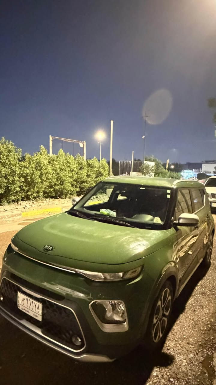 صول مواصفات X- line 
مديل ٢٠٢١ وارد امريكي
الممشى ٥٠ الف كيلو متر 
الحادث : بدون حادث فقط كما موضح بالصور ( تاير مبنجر ) 
مكفولة السياره كفالة عامه
الفين دوش
المحرك: 4 سلندر
 • السعة: 2.0 لتر
 • القوة: حوالي 147 حصان
 • العزم: حوالي 179 نيوتن.م
 • القير: أوتوماتيك CVT (متغير)
 • الدفع: أمامي (FWD) 
🚗 مواصفات X-Line الخارجية
 • شكل رياضي + لمسات أوف رود خفيفة
 • شبك أمامي خاص X-Line
 • جنوط 18 إنج
 • إكسسوارات سوداء (حول الرفارف والصدامات)
 • سقف بلون مختلف ببعض النسخ
 • سكة سقف (Roof Rails)
🛋️ داخلية السيارة
 • شاشة وسطية 10.25 إنج
 • Apple CarPlay + Android Auto
 • بلوتوث + USB
 • مقاعد قماش/جلد (حسب النسخة)
 • مكيف قوي
 • تحكم بالمقود
 • كاميرا خلفية

⸻

🛡️ أنظمة الأمان (حسب النسخة)
 • 6 وسائد هوائية غالباً
 • ABS + EBD
 • نظام الثبات ESC
 • مانع انزلاق TCS
 • مساعد صعود المرتفعات HAC
 • مراقبة النقطة العمياء ()
 • تحذير خروج المسار ()
 • رادار أمامي ()
السعر ١٥٥ وبيها مجال
*********** البصرة, العراق
