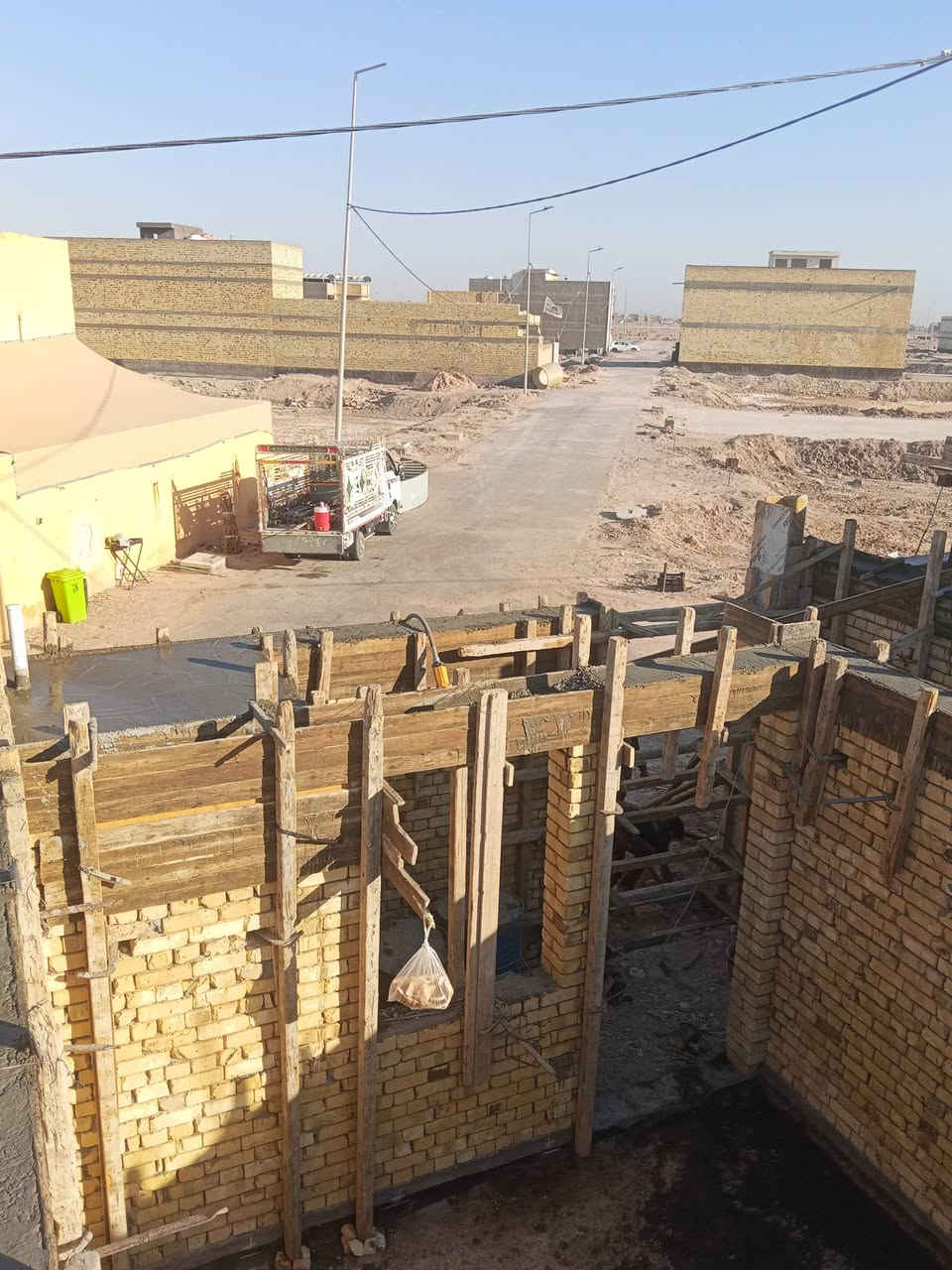 تم بفضل الله تعالى وبركاته صب رباط مساحته 125 متر وصبت النضافه في طوبه والنخيل والتوفيق للجميع ان شاء الله اخوكم احمد النجار لجميع اعمال النجاره والتسليح والصب ***********
