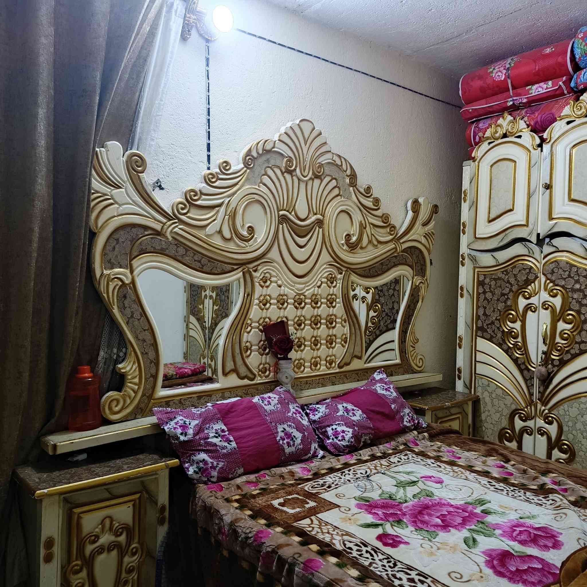 السلام عليكم  غرفة أخشاب عراقيه للبيع السعر 600وبيها مجال الأتصال ع الرقم العنوان الناصرية  ***********
