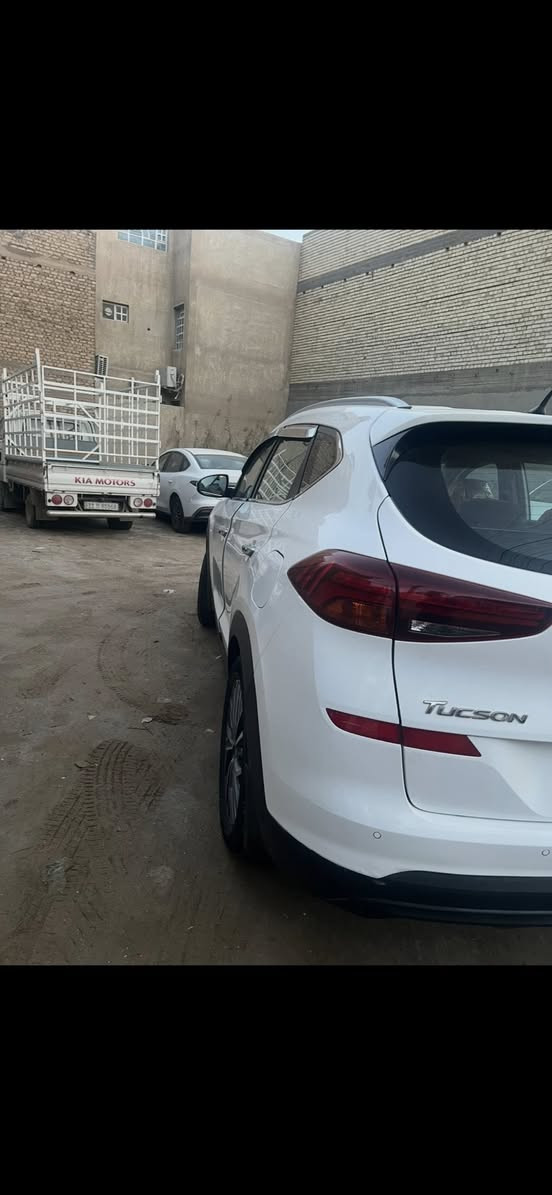 سلام عليكم توسان  موديل 2019 ‏شركة الكاصد خلجي كفلاه بدون صبغ محرك 2000 دوش سياره فول ماعده فتحه خمس عدسات كشنات كهرباء كير محرك كفلاه ماشيه 80 الف  رقم 11 بغداد بسمنه سياره سعر 186 بي مجال      بصيط مكان بغداد جكوك رقم تلفون ***********
