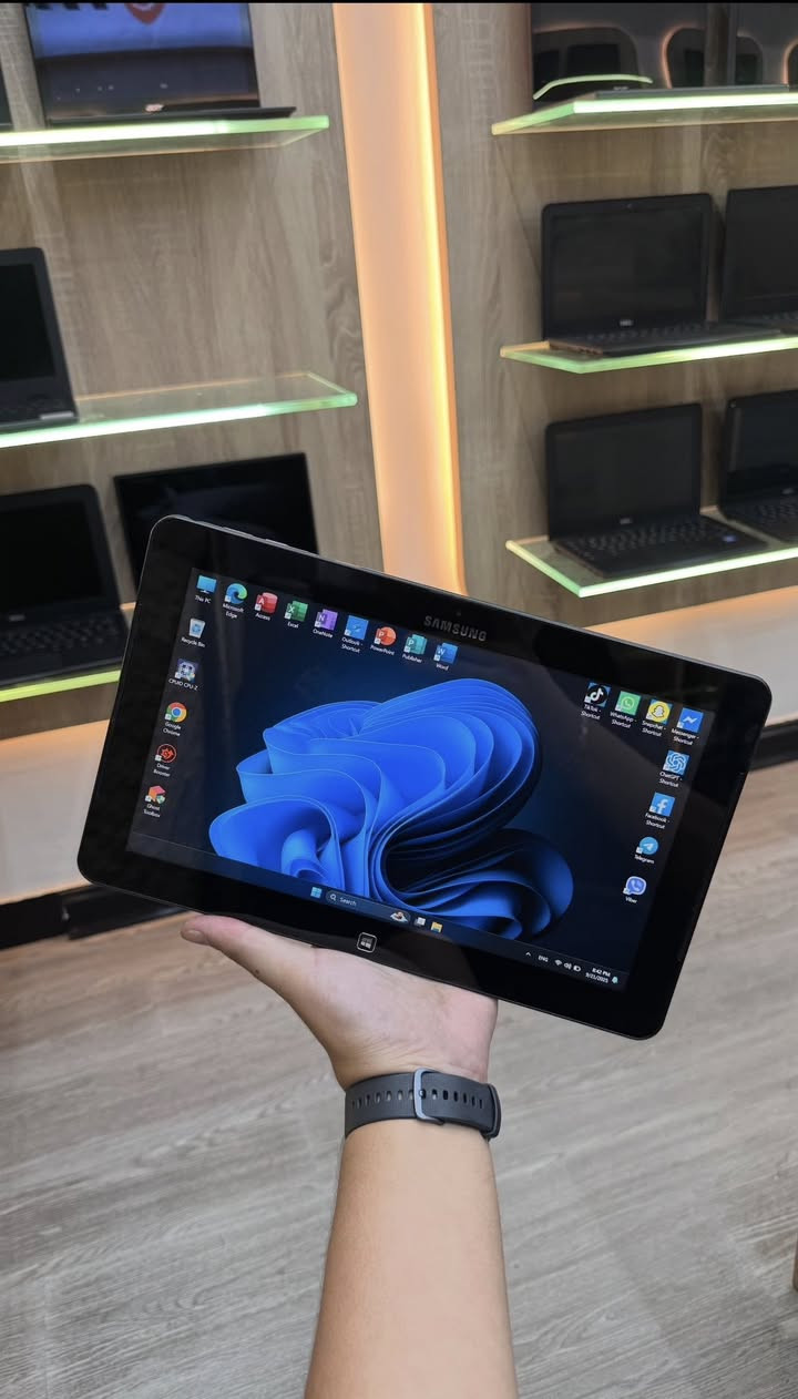 تاب من شركة سامسونك العالميه
عرض خاص بس 80 الف مع توصيل بس 4 قطع متوفره 
ضمان شهرين اي خلل مصنعي
معالج i5
هارد 128ssd
رام 4
حجم 12 انج
تاب يحتوي ع قلم 
يحتوي ع كامره 
دبل سماعه 
يحتوي ع مدخل hd
مدخل يو اس بي عدد 1
مدخل رام 
مدخل اوكس
نظافه الجهاز 95‎%‎
للحجز رقمك وعنوانك
***********
***********
