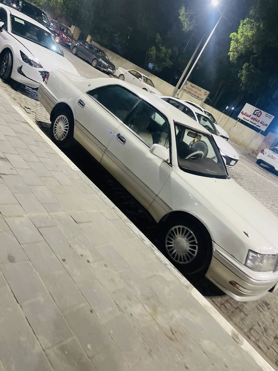 السلام عليكم 
راس الثور للبيع كفاله كص ونقل وعيب شرعي بيهه ضربه خفيفه بالجاملغ الامامي فقط سنويه لل30 شرط المداور راعيها يمي مكينه وكير جدد 3000 فيشتين فيفي تي حداده تبريد تخم تاير كله جديد السعر 86 وبيهه مجال قليل مو شراي لاتتصل وتعبني 
مكاني القرنه نهر الباشا 
للتواصل ***********
