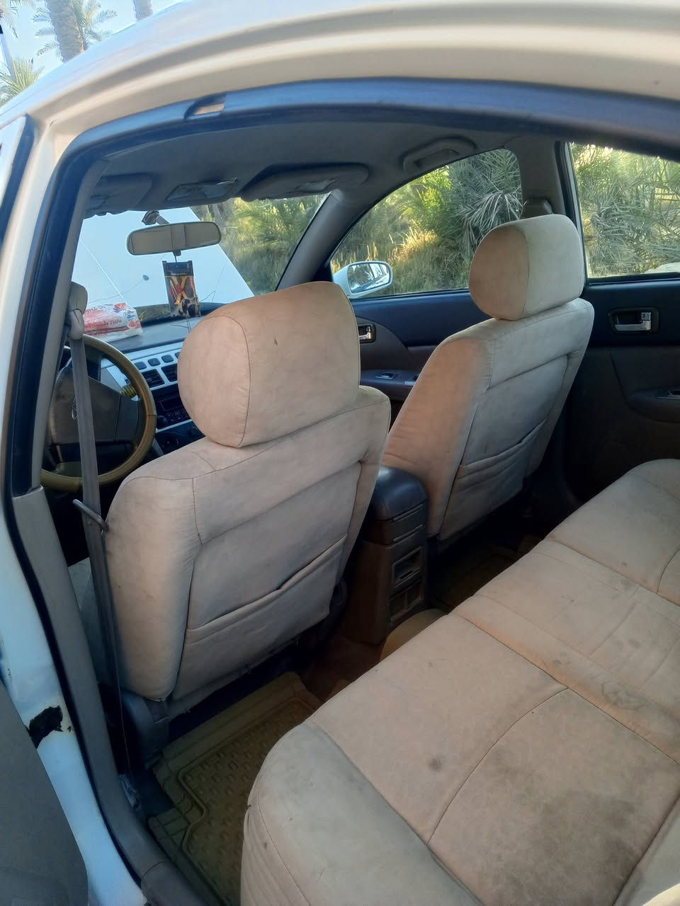 سلام عليكم سياره شيري اي 5 مديل 2009 سياره جاهزه مكينه وكير جديد وتخم تاير جديد باتري جديد السياره مكفوله  سنويه ل2028 السعر 28 ويهه مجال لشراي مكان دوانيه غماس رقم ***********
