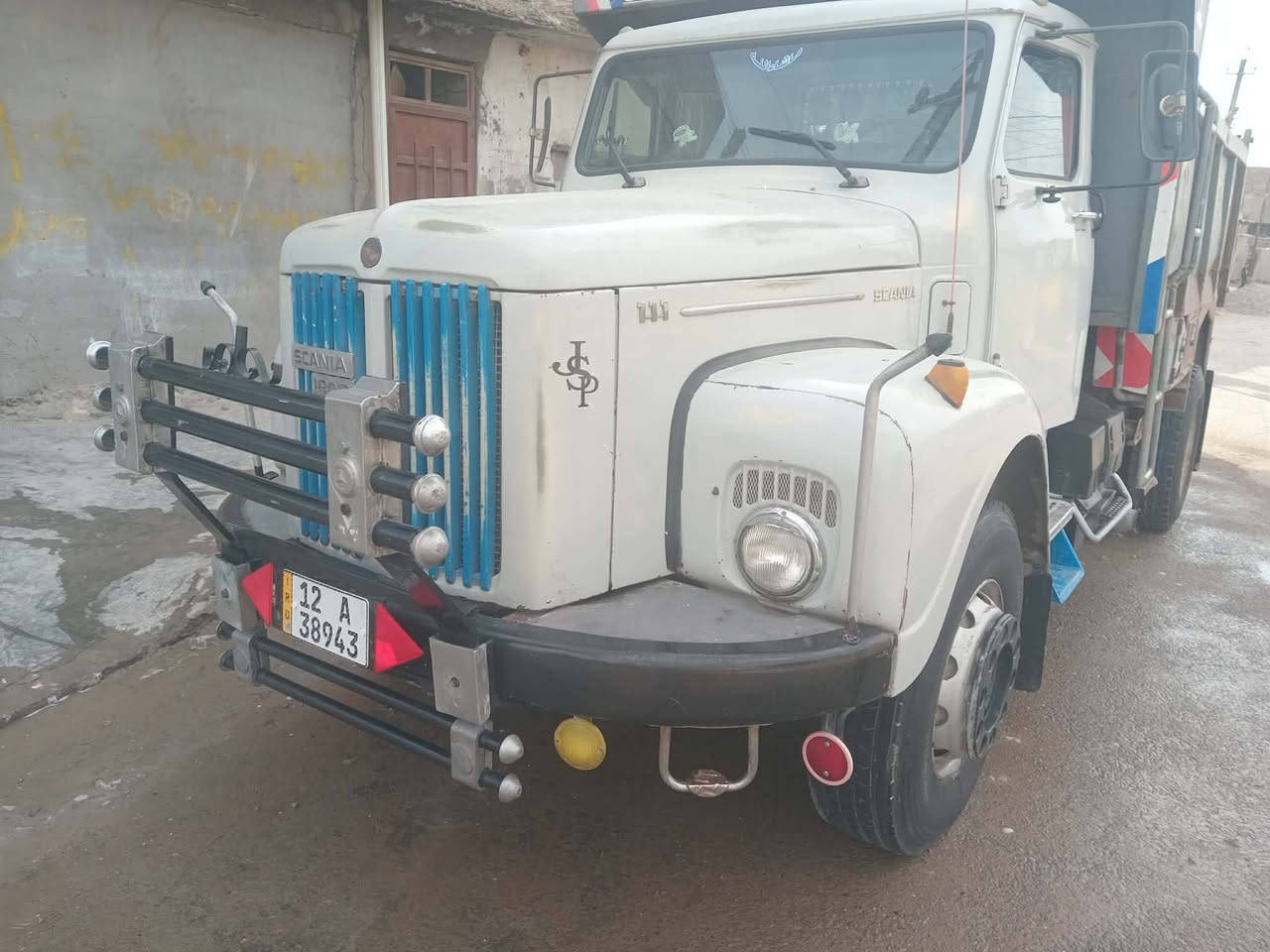 سكانيا للبيع موديل 81 سياره حلوه خير من الله مكينه سوبر اكسن 36 ــ 11 لا تنقيص ولا تبخير / ***********
