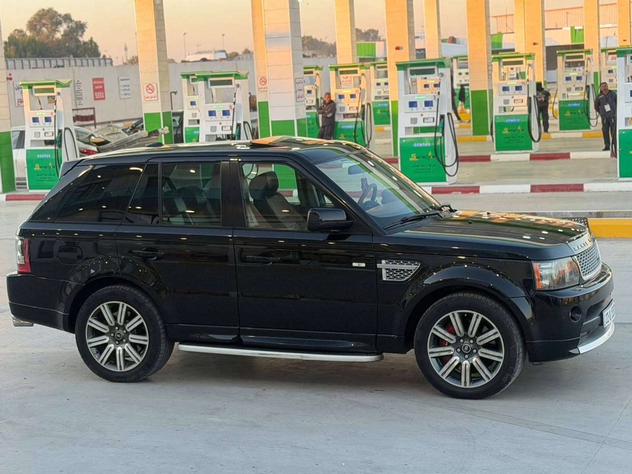 السلام وعليكم رانج روفر موديل 2013  رقم اربيل جديد سعرها  147  ورقه قفل  خليجي كفاله عامه وكالة سردار
مواصفات VIP 

مكينه 8 سلندر سوبر 

فتحة سقف بصمة 

تشغيل وبصمة ابواب 

جكات تصعد وتنزل 

كشنات كهرباء تدفئه وتبريد وكشنات جلد  

رادارات وخلفي دمام صوت هارمن كاردن متكامل  زراق لايت جنطة كهرباء  ثلاجة شاشه كبيره نقاط عمياء وضعيات قياده متعدده  تحكم ستيرن جهتين شفتات ستيرن حساسات امامي خلفي مثبت سرعه السياره جديدة بمعنى الكلمة 

مكاني بغداد ***********
