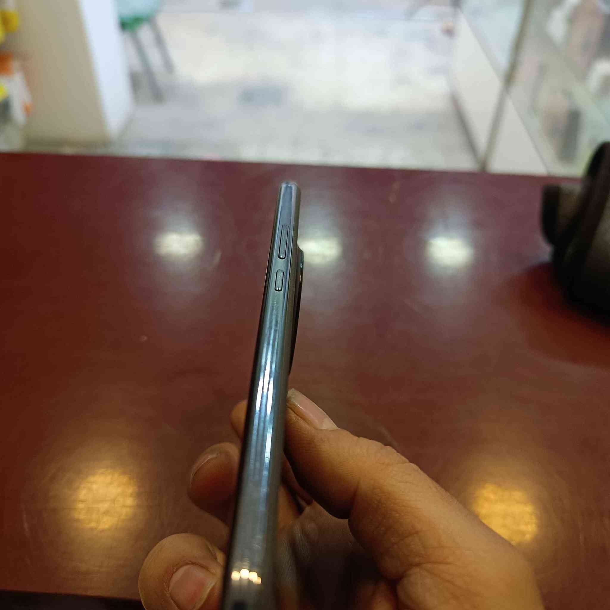 ريملي١٤ برو بلس 5g
ذاكرة 512
كل ملحقاته موجوده مستخدم شهرين فقط
الجهاز زلخ مابي بعده بضمان عين الفهد
سعره 450 قفل 
التواصل خاص *********** بغداد, العراق
