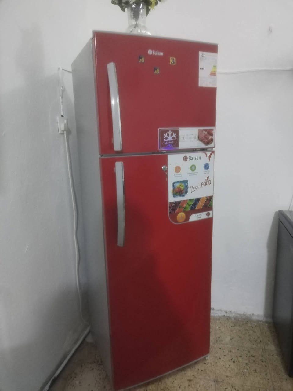 ثلاجه   ستعمال  شهر    السعر  400  وبيها  مجال  قليل    يعني  اخو  الجديد   باكيت  ***********
