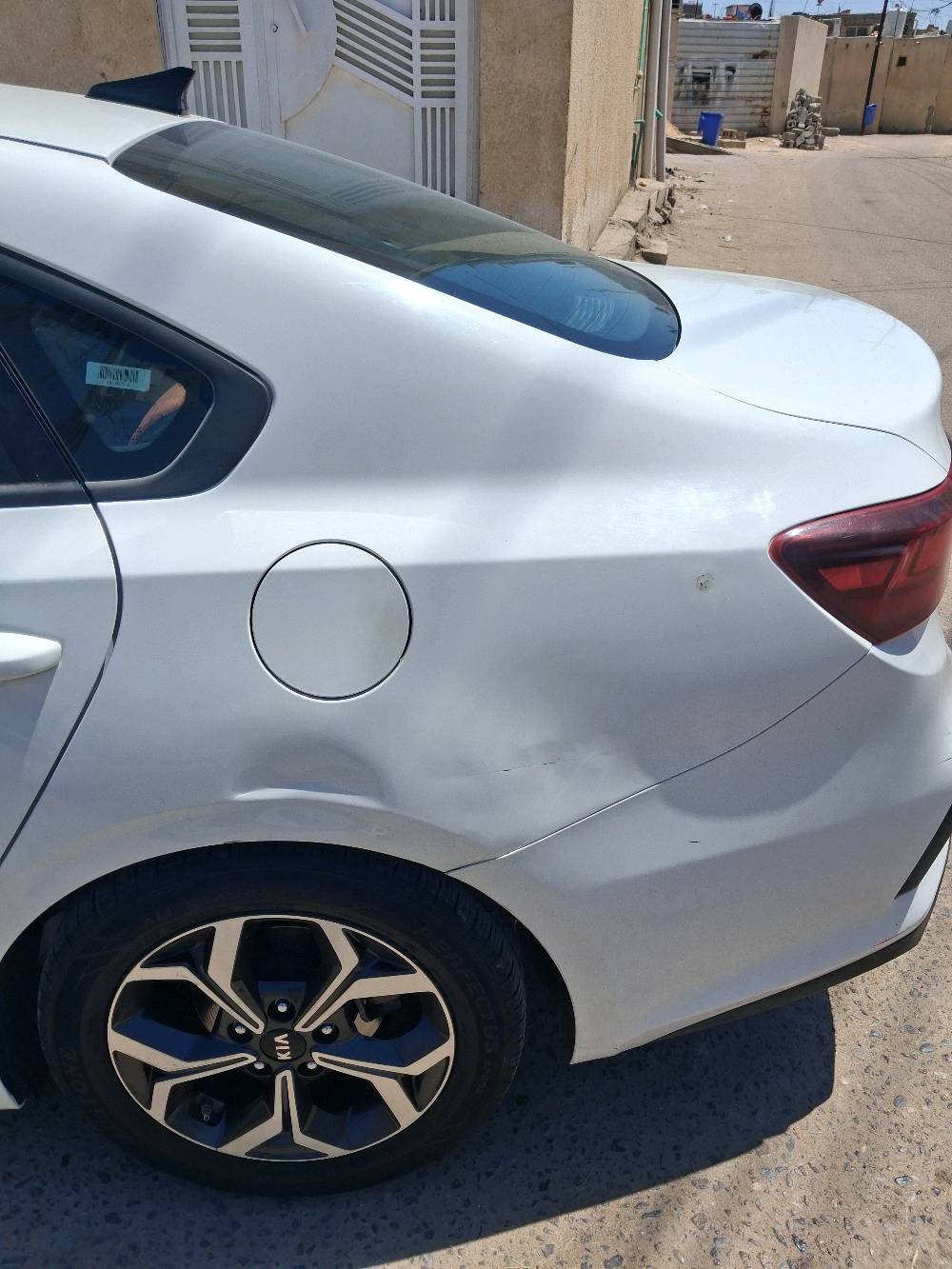 السلام عليكم
فورتي 2021 رقم بغداد معوقين الولد الشتريت منة السيارة بالبصرة عندة وكالة عامة ومطلقة           محرك 2000 دوش
تبديل جاملغ عكس السايق فقط بدون دواخل  البنيد نفسة بارد 
بيها طخات  بسيطة  كلش بيها طلقة عابرة بالجاملغ الخلفي  
السيارة مابيها نقص السعر 107 قفل  سعرها مناسب مستعجل عالبيع  الشراي بخدمتة                         مكاني بصرة  كرمة علي.                          
                              ***********
تگدر تذكر لنا الفئة/الترِم بالضبط للسيارة؟ يعني فورتي شنو موديلها التفصيلي وبيها فتحة/شاشة/كاميرا أو حساسات؟: 
موديل 2021
كم ممشاها الحالي؟ وهل ممشاها حقيقي ومبين من العداد لو متبدل/مفصول؟: 
ماشية 97 الف ميل 
هل دبل/الأيربگات سالمة لو منفتحة من قبل؟ وبيها أي شغل ميكانيك أو كهرباء غير اللي مذكور؟: 
ايرباك الدشبول منفجر 
الملكية شنو بالضبط: وكالة عامة لو تخويل/قفل، وبيها موافقات للبيع جاهزة؟: 
اسويلك وكالة من البصرة تريد راعيها موجود
وين مكان الفحص والمشاهدة بشكل أدق بالبصرة، وهل السعر نهائي لو يقبل التفاوض؟: 
مكاني كرمة علي 
