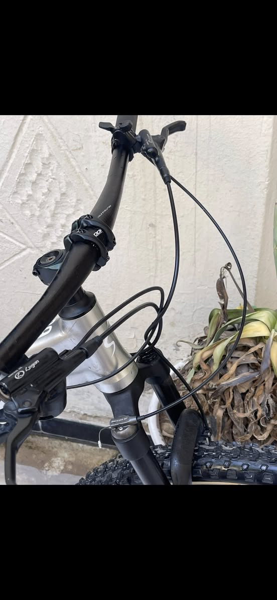 سلام عليكم.
دراجة 🚴‍♀️ البيع. ماركة. iTOOK
باله. حاوية
حجم 29   . 
معدن فول المنيوم. صب 
وزن خفيف 
مواصفات دراجة 
سيت سستم شيمانو ديور حديث
فريم مضلع 
وايرات دفن  
مكينة. خلفي 10 
بريكات دهن هدروليك 
دبل تحكم قفل فتح ب سكان 
سكان قياس ٨٠ حديث 
تايرات كتان أصلي بلادي يتحمل أوزان. ثقيلة 
ويل طبقتين يتحمل أوزان ثقيلة 
كمبليون امامي خلفي
بايدر براكيت حديث 
دراجة. كلشي بيه بلادي سرج بايدر. قاطعه مطارة كله بلاد. 
عنواني بغداد الدورة شارع كفاءات 
***********
