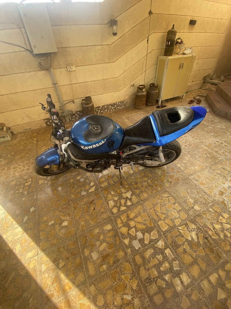 دراجه نوع كاوسكي 2004الدراجه كامل كفراته وتخم تاير جديد دهن جديد السعر ٢٢بي مجال للشراي فقط دون وعود كاذبه ولا دوخني و لا دوخك الرقم ***********عنوان تكريت
