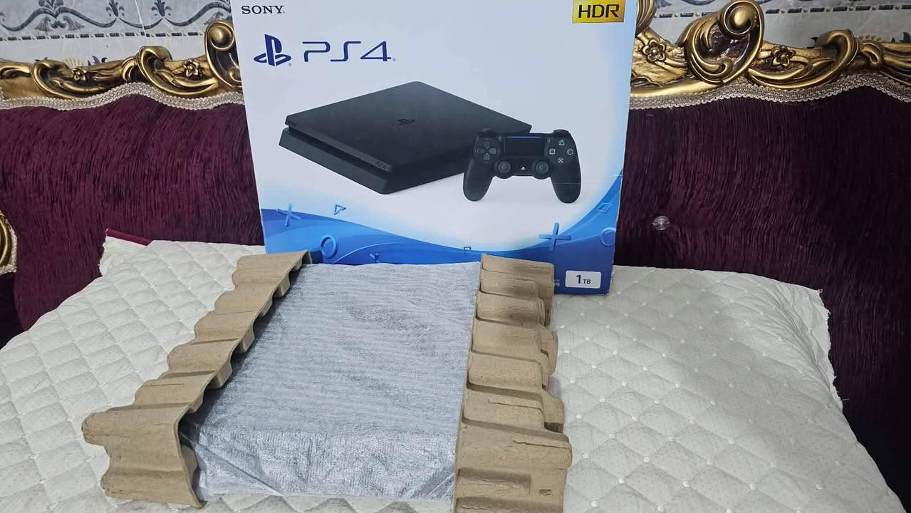 للبيع PS4 Slim 1TB نظيف جدًا ✨
- استخدام خفيف ومحافظ عليه
- نسخة 1 تيرا
- الجهاز بحالة ممتازة بدون مشاكل 
- ويا الجويستك الأصلي 🎮
- كامل الملحقات والكارتون الأصلي
- شغال 100% وما مفتوح للصيانة
-مشتري من محل فاضل سوني جديد وجنت تاركه بسبب الدراسه و محد مستخدمه غيري يعني اخو الجديد تجي تجرّبه يمي اي مشكله أو صوت بلجهاز ماكو+حرارته مستقره علا اي لعبه
مناسب للألعاب الأونلاين والأوفلاين، والجهاز جاهز للفحص والتجربة 

السعر:  350 ألف قابل للتفاوض بالمعقول  
الموقع: الناصرية الإسكان الصناعي

للاستفسار مراسلة الإنستقرام  re_ivr  📩 (***********)
