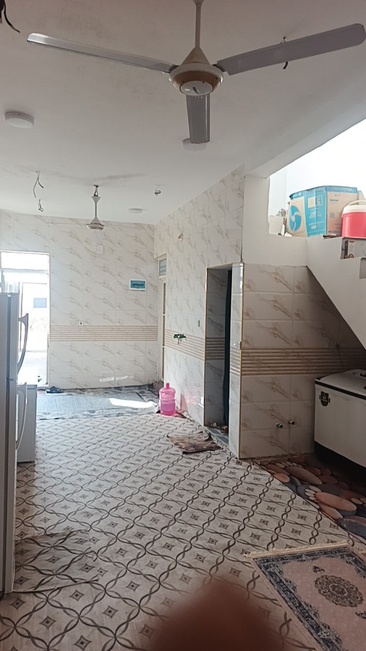 دار للبيع مساحه ١٠٠عكاده غرفه ومطبخ مفتوح ع الصاله واستقبال حولي الخصيمه مجمع حجي هندي منطقه مخدومه قريب ع السادين السعر ع الخاص ***********
