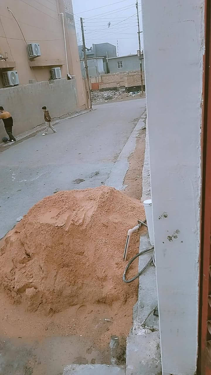 دار للبيع...
مساحة ٣٠٠ متر
 الخالدية حي المعلمين
قرب مستشفى الرشيد.
بناء حجر وسمنت حالة البناء جيدة
الدار مفوض للطابو ماشية معاملة مستلمين وصل طابو
يقع داخل منطقه سكنية متوفر جميع الخدمات
محتويات الدار إستقبال هول غرفتين نوم صالة كندور مطبخ وحمامات داخلية مع حمامات خارجية
_______________
السعر المطلوب ١٢٥ مليون
_______________
 للإستفسار أكثر الاتصال على الأرقام التالية
*********** واتساب
*********** واتساب
او مراسلة الصفحة في اي وقت نعتذر عن التأخير عن الرد في بعض الأحيان
نستقبل جميع العروض العقارية في مدينة الرمادي
ابو احمد
